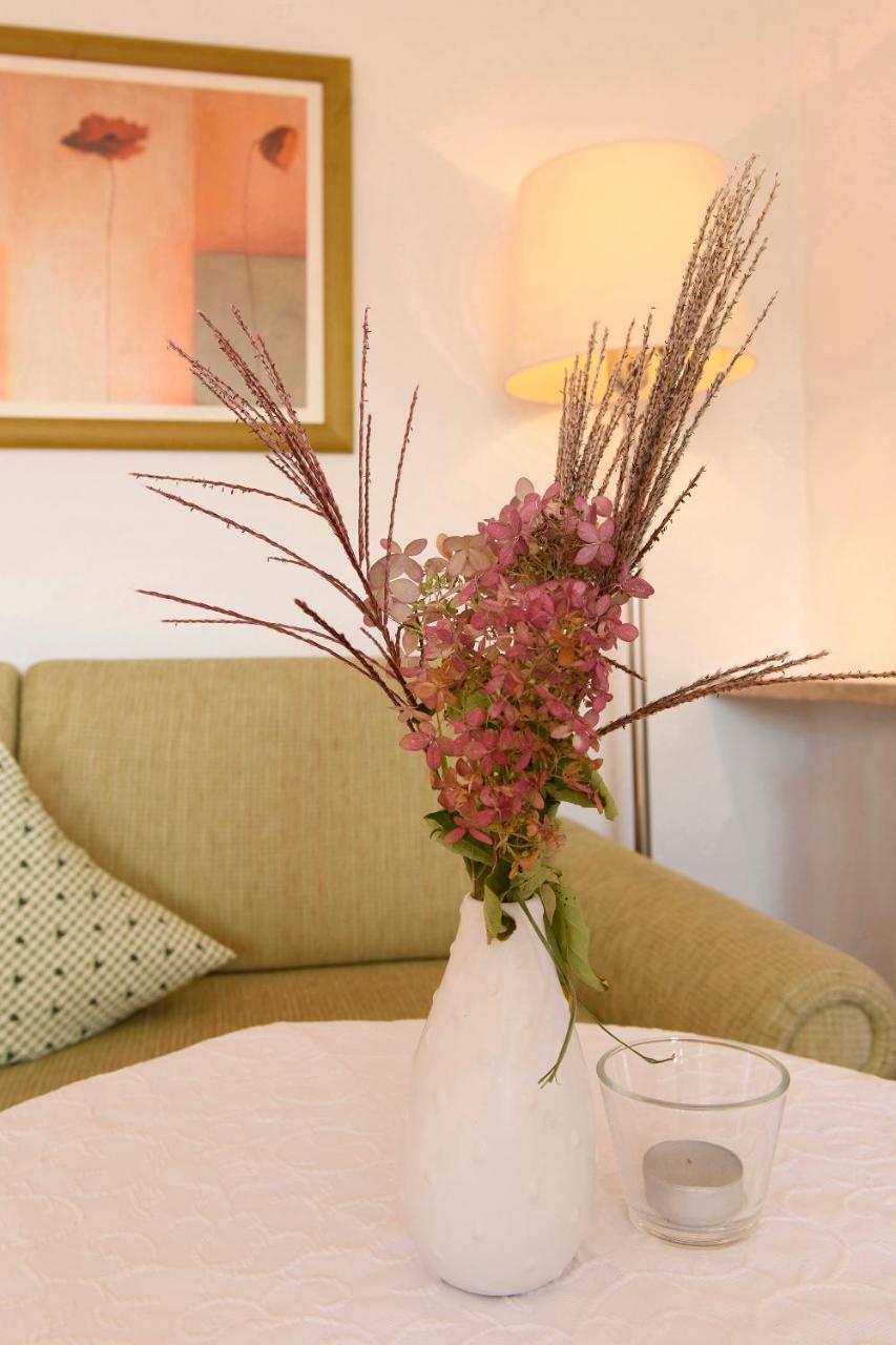 Gaestehaus Schmid Hotel โอเบอร์สเทาเฟิน ภายนอก รูปภาพ